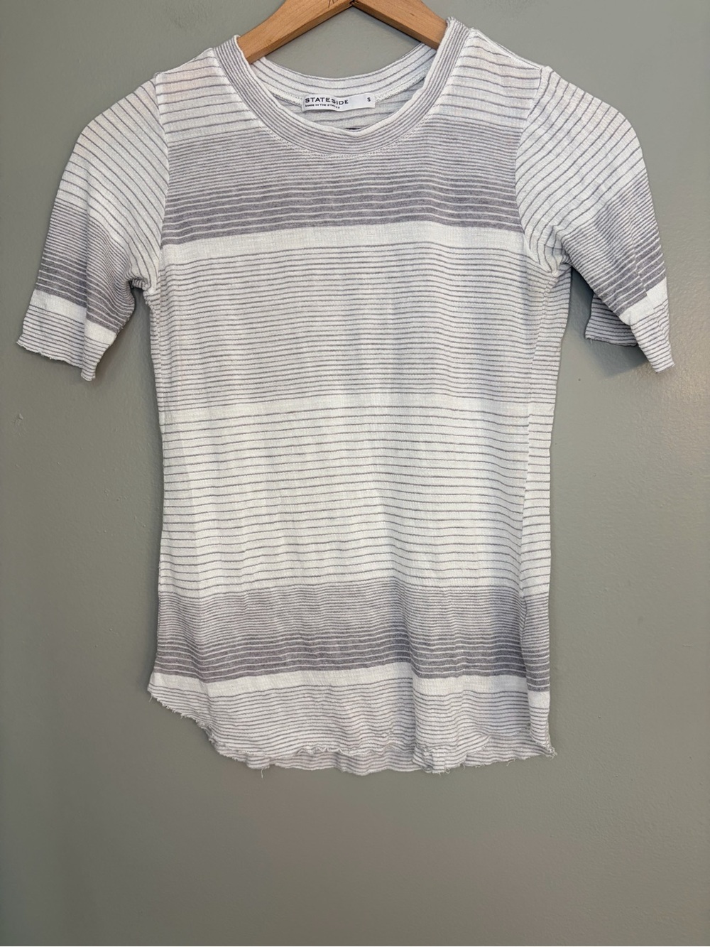 Stateside Women’s Gray and White Raw Hem T-Shirt, Size Small